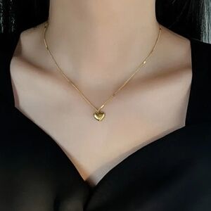 Simple Gold Heart Pendant Necklace – Minimalist Style